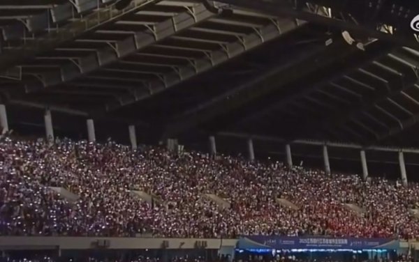 苏超淮安vs苏州突发灯光熄灭，经排查系运动场  灯光系统意外故障