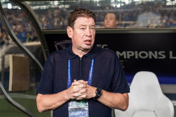 记者：申花防卫  稳定性较上赛季下降一档，阿马杜踢中卫值得商榷