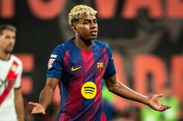 每体报巴萨练习  情况：托伦斯已回B队，亚马尔等6名球员缺席练习