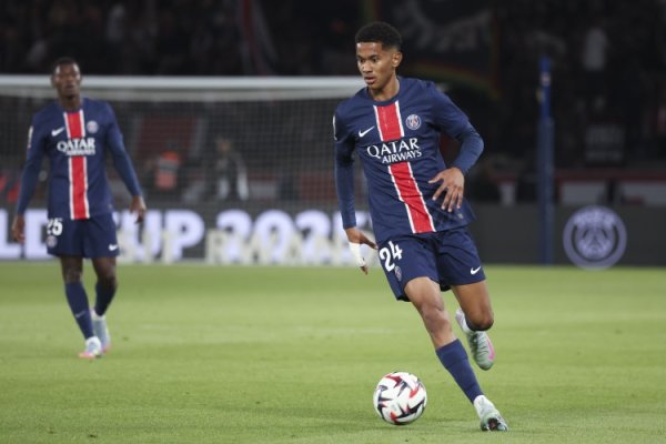 队报:恩里克非常满意马尤卢的表现,巴黎已开启续约谈判