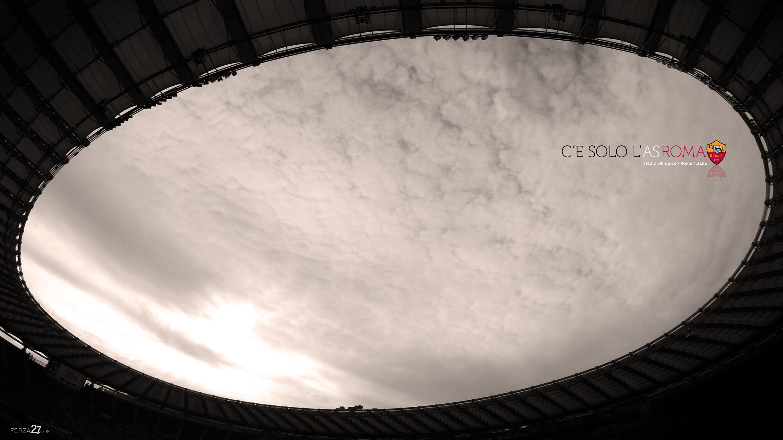 载誉而归！巴黎社媒晒马尔基尼奥斯手拿奖杯与机长合照